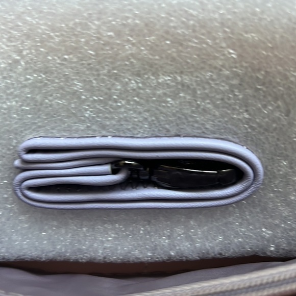 ⭐️QUILT Zip Wallet Wristlet Clutch with Studs⭐️ - Picture 5 of 5